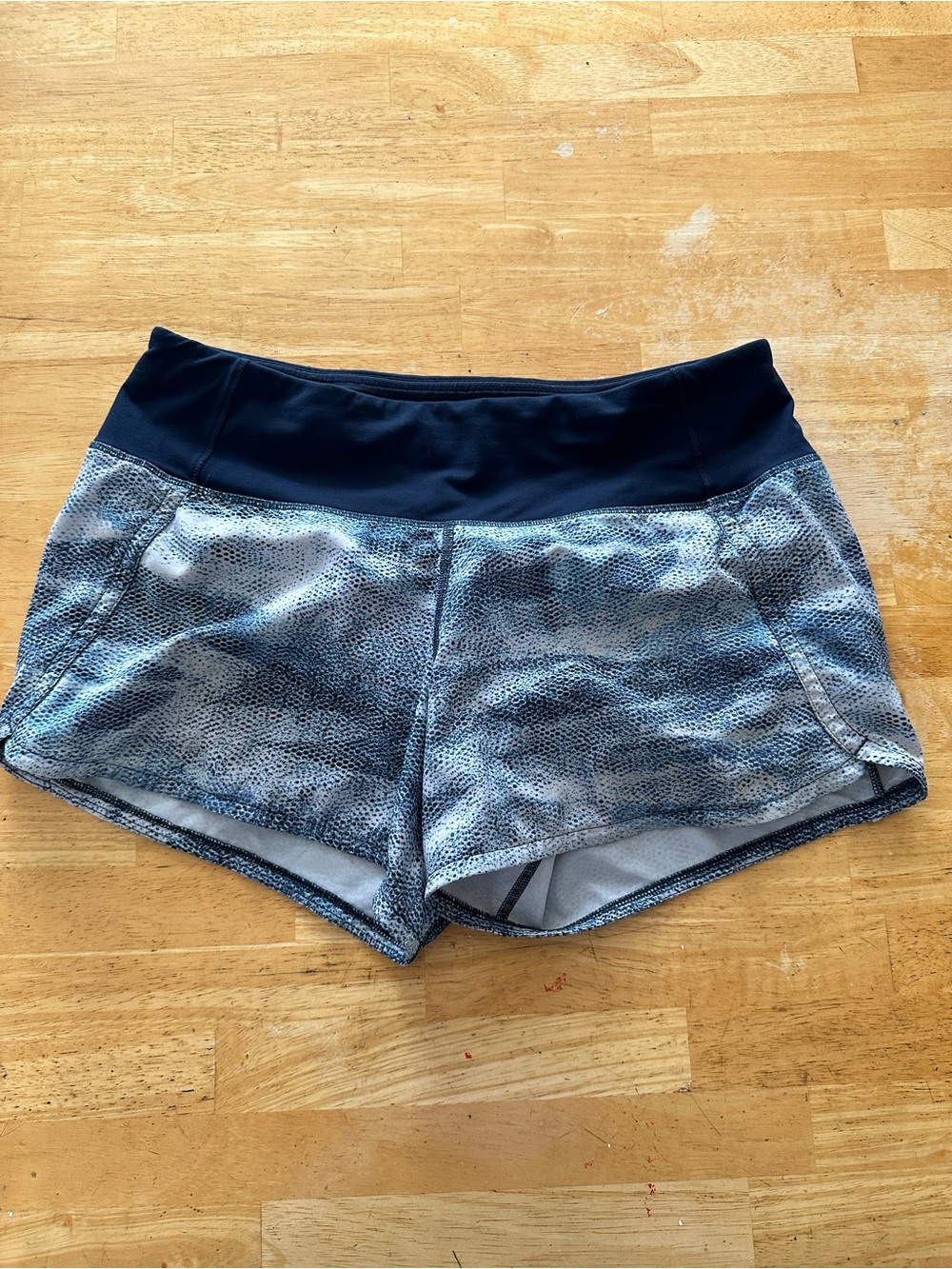 Lululemon shorts size 4